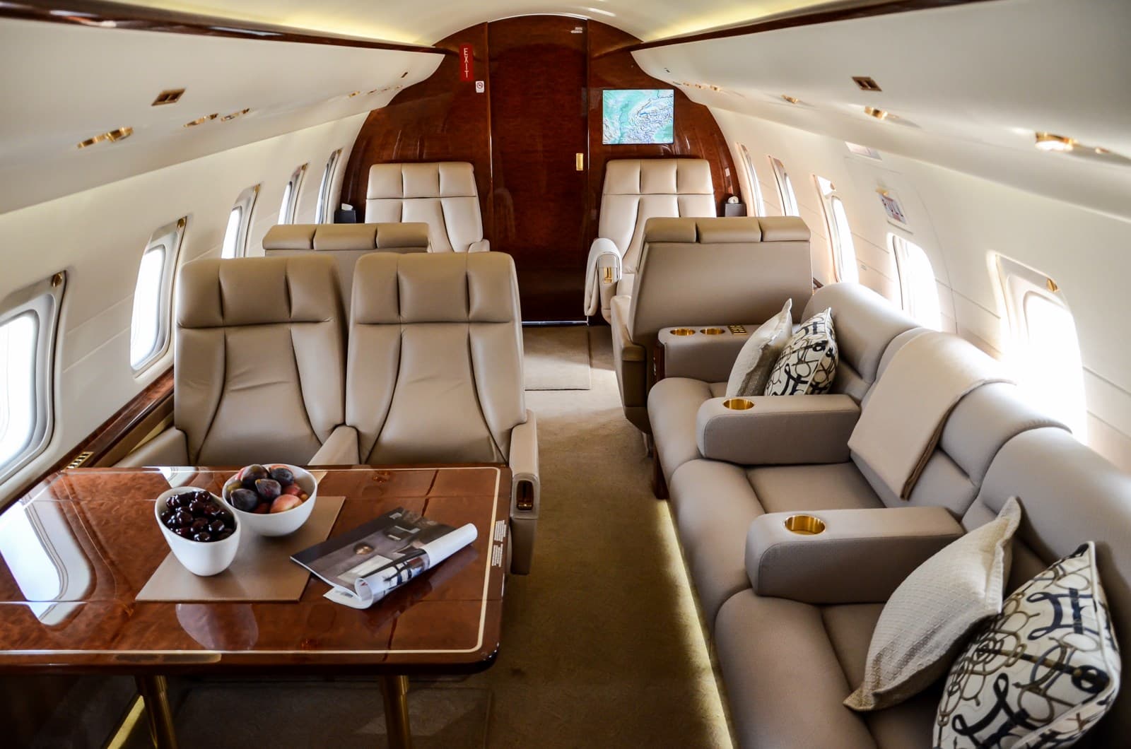 Cabin interior of a Challenger 650