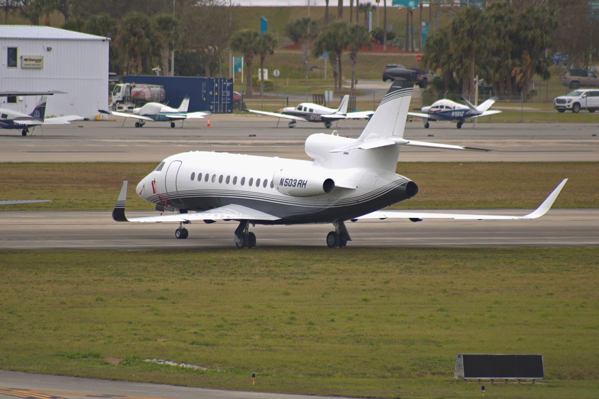 Falcon 900LX, representative photography
