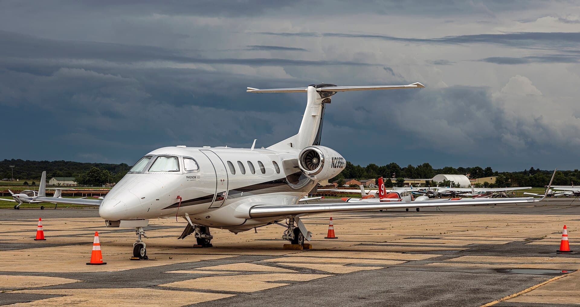 Embraer Phenom 300E, representative photography
